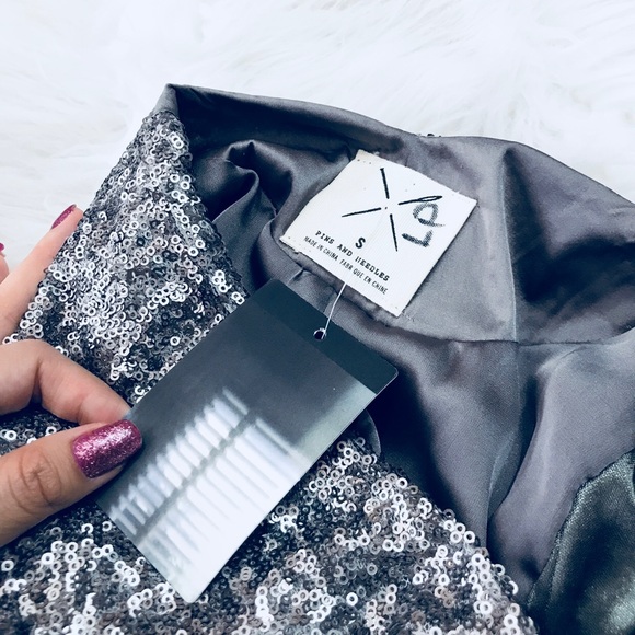 ✨NEW✨UO Silver Sequin Blazer - Picture 4 of 5